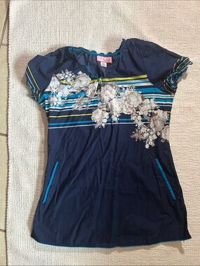 Koi scrub top Navy Floral Stripe Short-Sleeve Top
